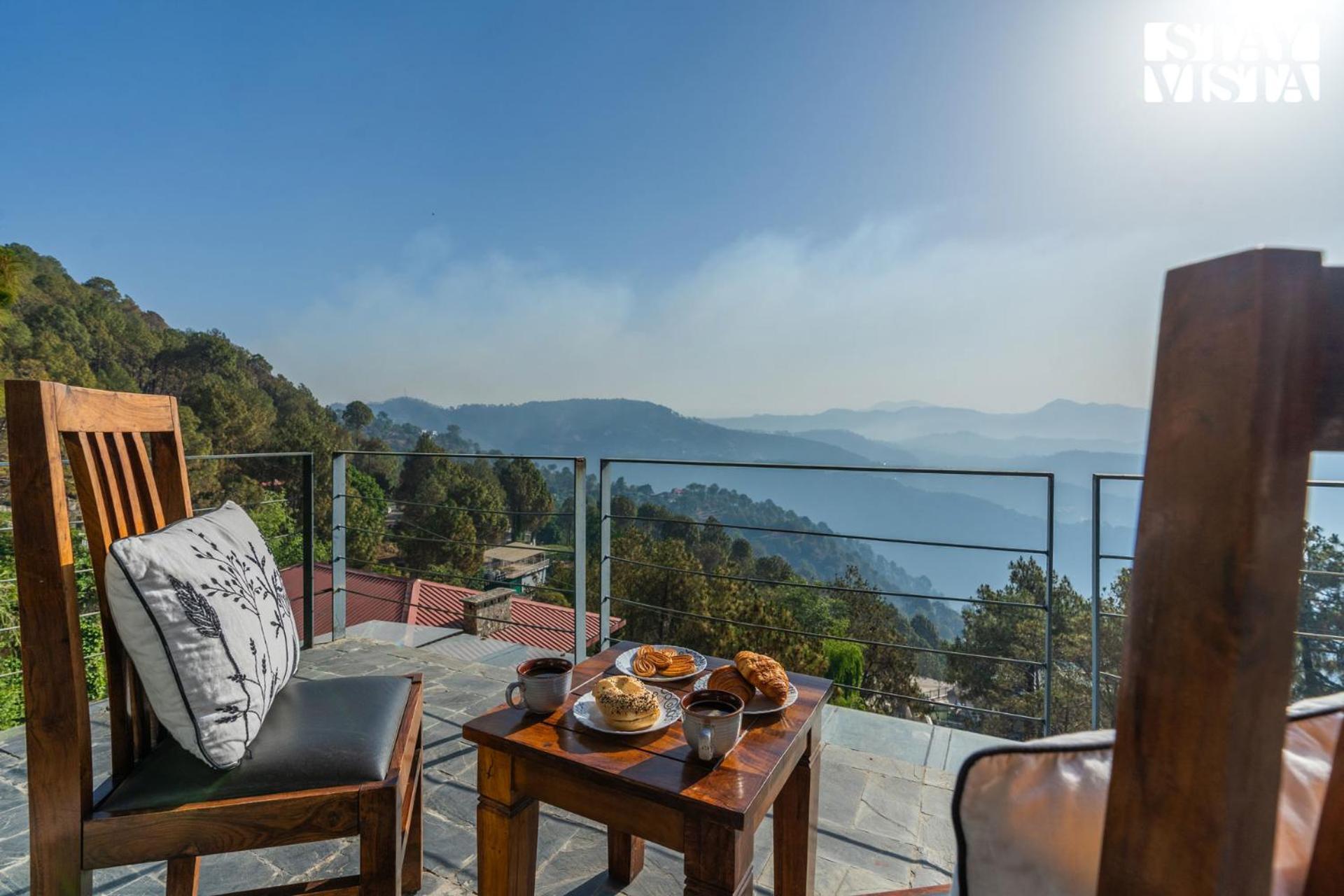 Stayvista At Hillcrest Villa With Valley View, Bonfire And Heater 카사울리 외부 사진