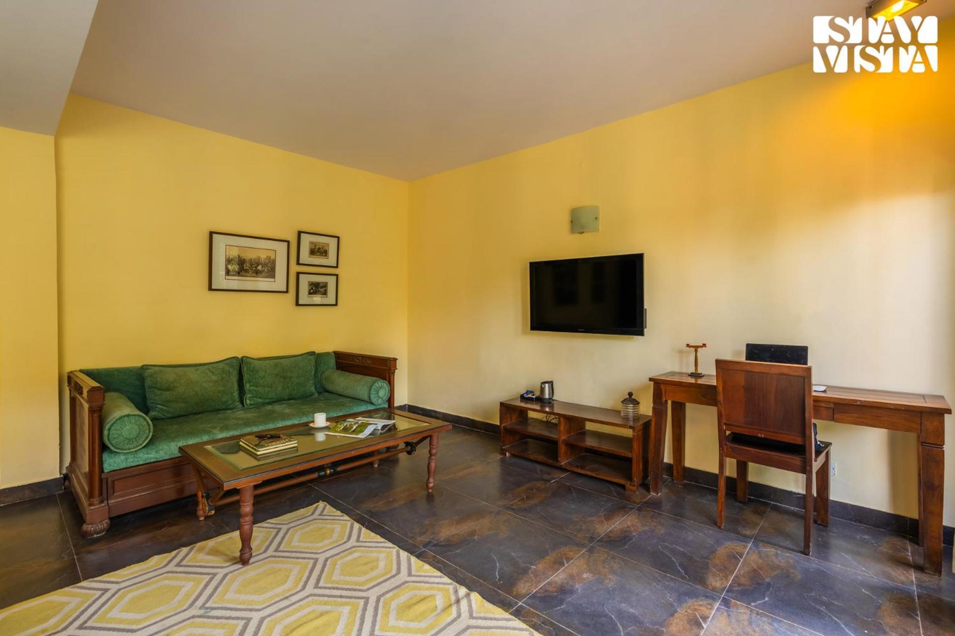 Stayvista At Hillcrest Villa With Valley View, Bonfire And Heater 카사울리 외부 사진