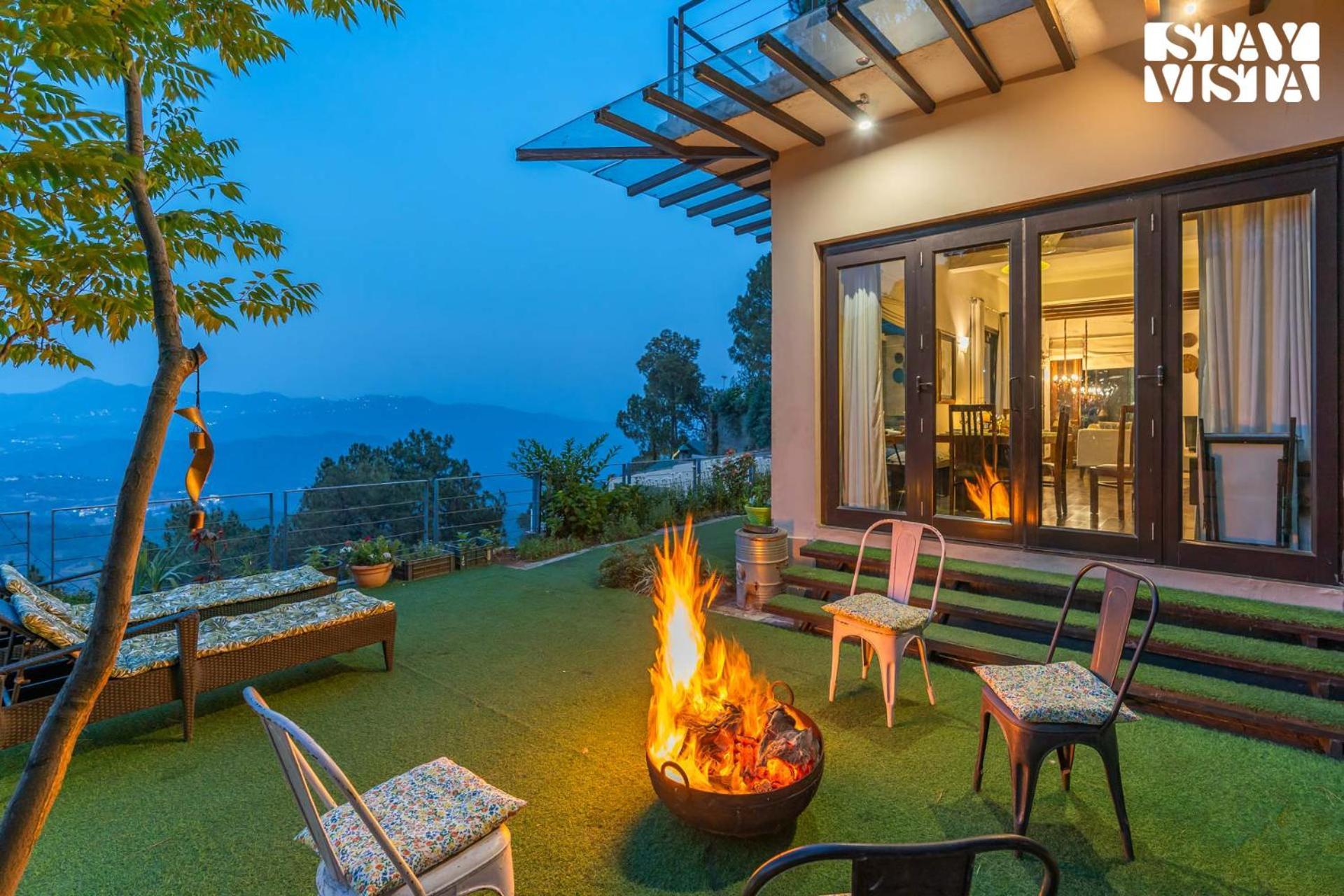 Stayvista At Hillcrest Villa With Valley View, Bonfire And Heater 카사울리 외부 사진